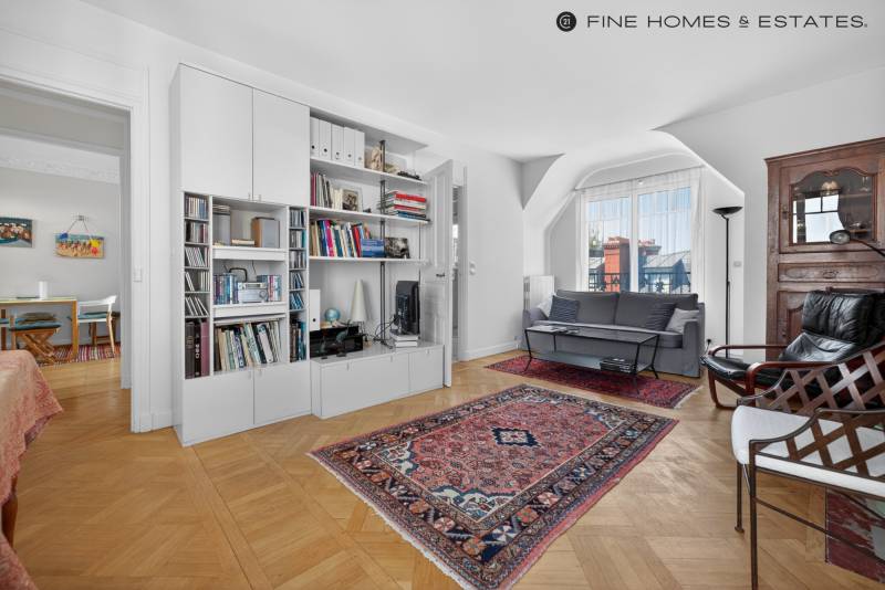 Appartement 5 pièces en étage avec ascenseur - terrasse et balcon - vue dégagée - Paris 6ème : rue Huysmans - proche du Jardin du Luxembourg  
