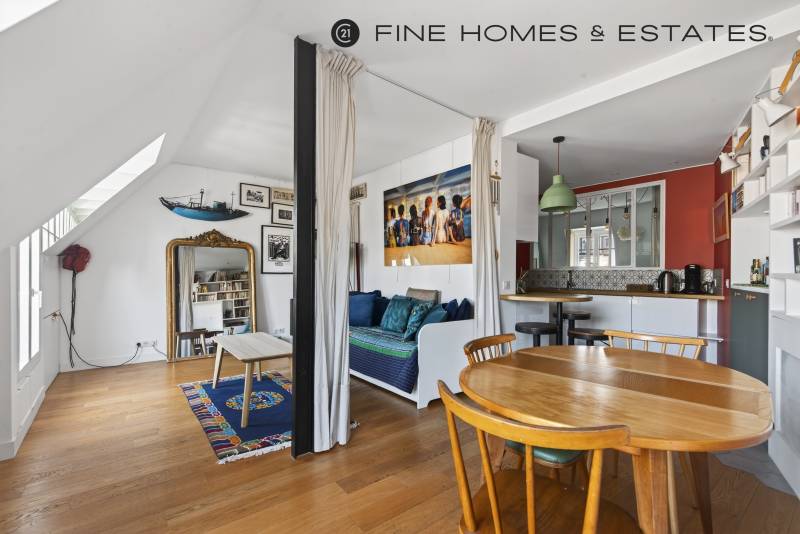 Appartement 3 pièces au calme avec balcons et vue dégagée situé au 5ème étage avec ascenseur : Paris 6ème : Boulevard Saint-Germain - métro Odéon  