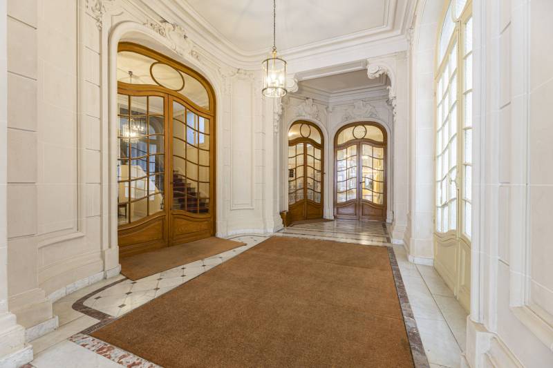 Appartement familial de standing de 240 m² situé en étage avec ascenseur et balcon - Paris 6ème : Notre-Dame des Champs | Montparnasse  