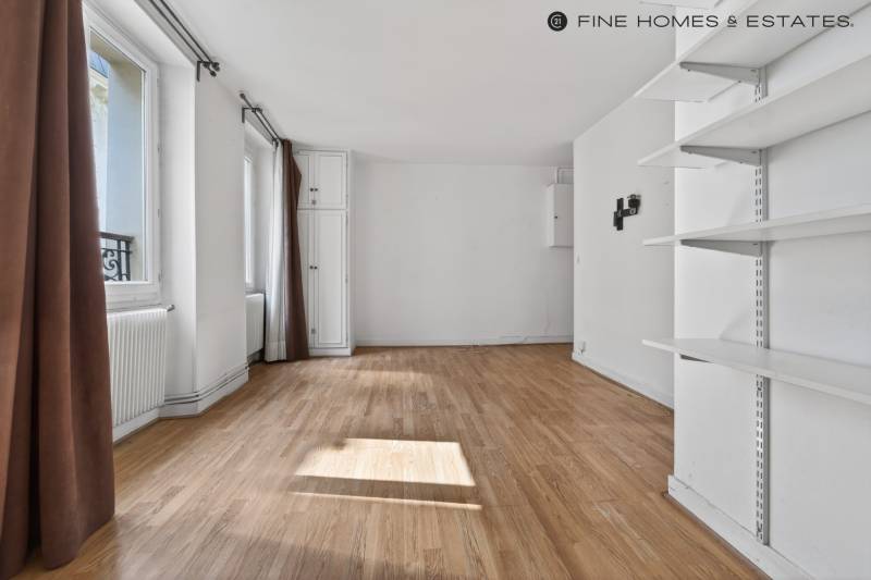 Studio de 23,42 m² situé au 3ème étage par escalier d'un immeuble ancien - Paris 6ème : rue Princesse - rue Guisarde - Marché Saint-Germain  
