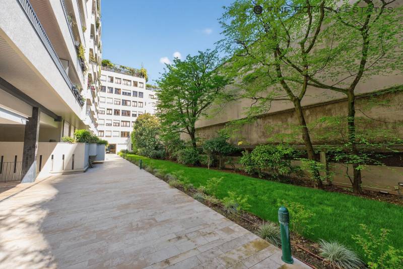 Appartement 2/3 pièces de 43 m² situé au 2ème étage avec ascenseur d'un immeuble semi-récent - Paris 6ème : rue du Cherche-Midi  