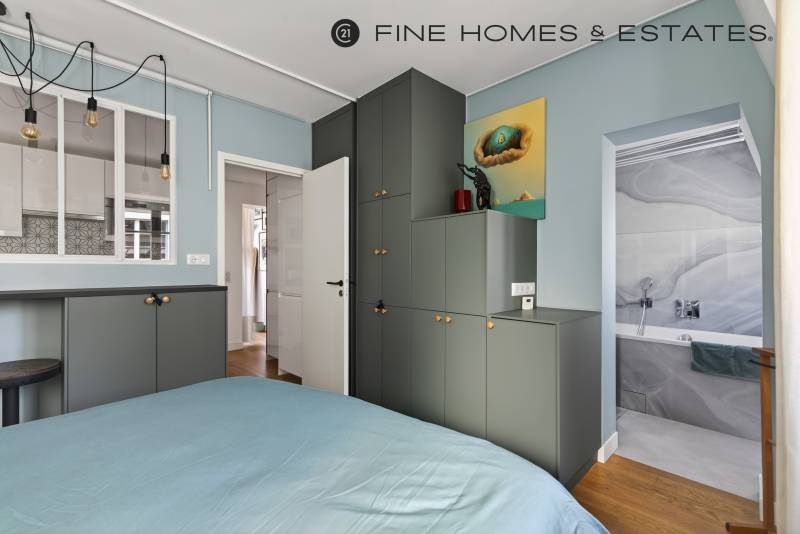 Appartement 3 pièces au calme avec balcons et vue dégagée situé au 5ème étage avec ascenseur : Paris 6ème : Boulevard Saint-Germain - métro Odéon  
