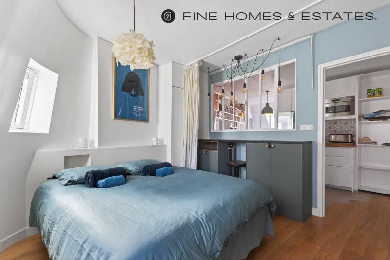 Appartement 3 pièces au calme avec balcons et vue dégagée situé au 5ème étage avec ascenseur : Paris 6ème : Boulevard Saint-Germain - métro Odéon  
