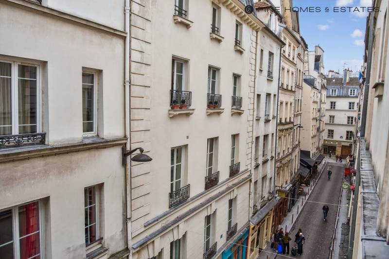 Studio de 23,42 m² situé au 3ème étage par escalier d'un immeuble ancien - Paris 6ème : rue Princesse - rue Guisarde - Marché Saint-Germain  