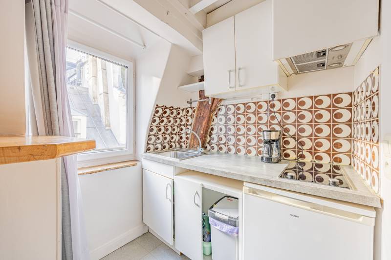 Studio de 19m² situé au dernier étage par escalier - Paris 6ème : rue Guisarde | Saint-Sulpice  