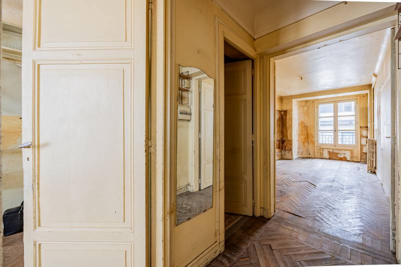 Appartement 2 pièces de 33m² à rénover situé en étage élevé avec ascenseur - Paris 6ème : rue du Montparnasse | école Stanislas  