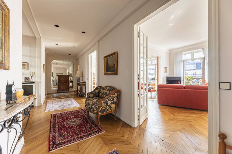 Appartement familial de standing de 240 m² situé en étage avec ascenseur et balcon - Paris 6ème : Notre-Dame des Champs | Montparnasse  