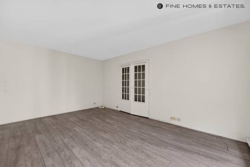 Appartement 2 pièces de 55 m² avec terrasse au sein d'un immeuble semi-récent - Paris 6ème : rue Notre-Dame des Champs  