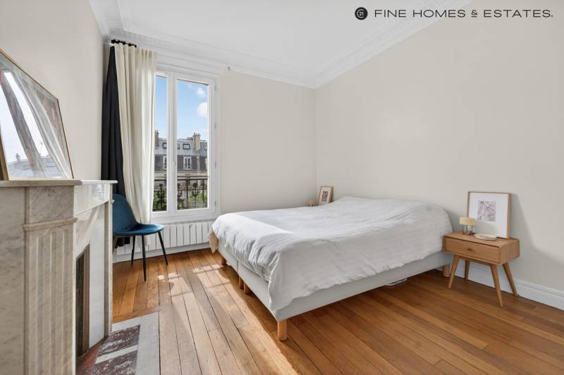 Appartement 4 pièces de 88 m² au 5ème étage avec vue dégagée - Paris 15ème : Avenue de Ségur - UNESCO  