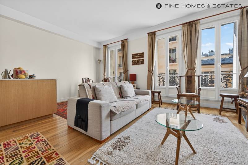 Appartement 3 pièces de 55 m² avec balcon situé au 2ème étage avec ascenseur - Paris 14ème limite 6ème : rue Campagne Première  