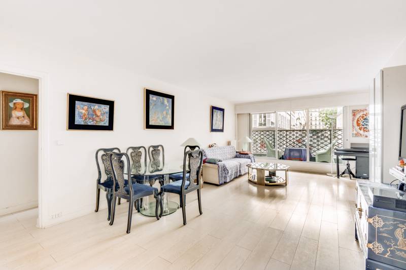 Appartement 2 pièces avec large balcon et possibilité d'un box - Paris 6ème : rue Notre-Dame des Champs | Vavin  