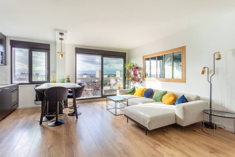 Appartement 3 pièces entièrement rénové avec balcon au 15ème étage avec ascenseur - Paris 14ème : rue d'Alésia | métro Plaisance  