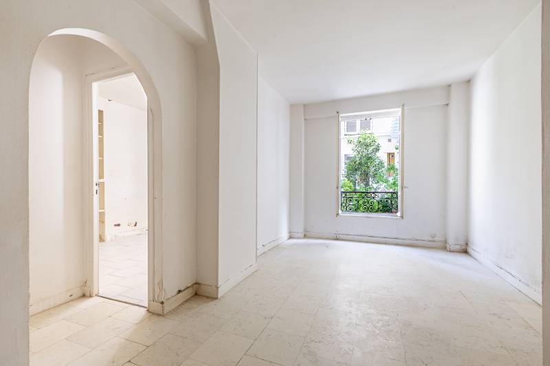 Appartement 2 pièces de 40m² situé au rez-de-chaussée au calme sur cour arborée - Paris 6ème : rue d'Assas  