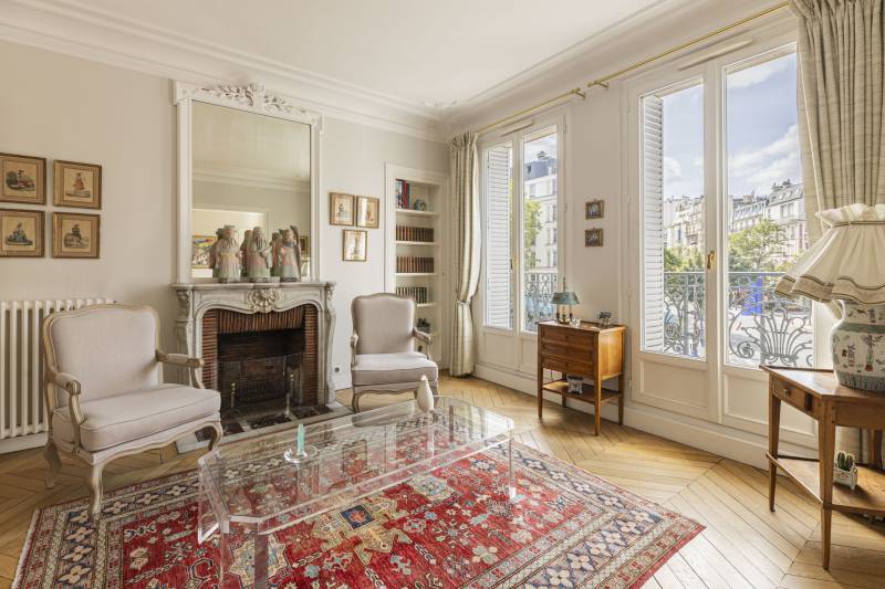 Appartement 4 pièces de 78 m² situé au 2ème étage avec ascenseur d'un immeuble ancien de bon standing - Paris 6ème : rue de la Grande Chaumière - Boulevard du Montparnasse | métro Vavin  