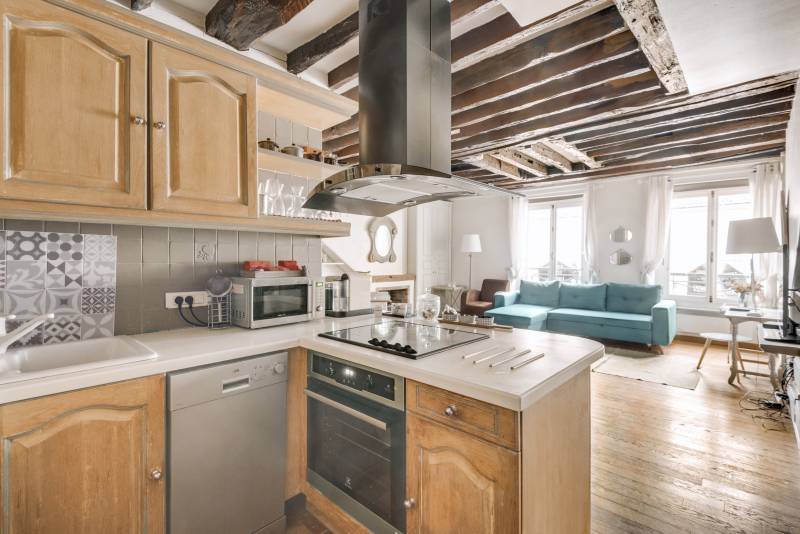 Charmant Appartement 2 Pièces de 51m² au 5ème étage au Cœur de Paris 6ème, rue Guisarde, Quartier Odéon  
