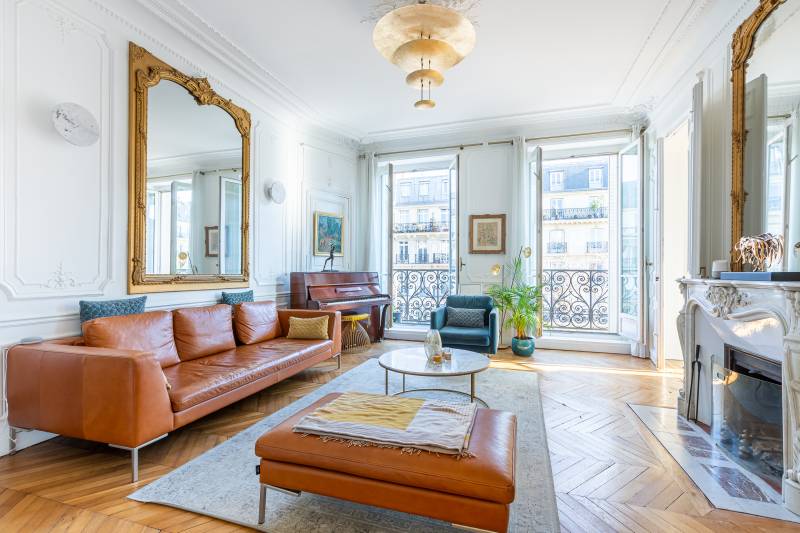 Appartement Haussmannien à Paris 6ème - hauteur sous plafond - cheminée