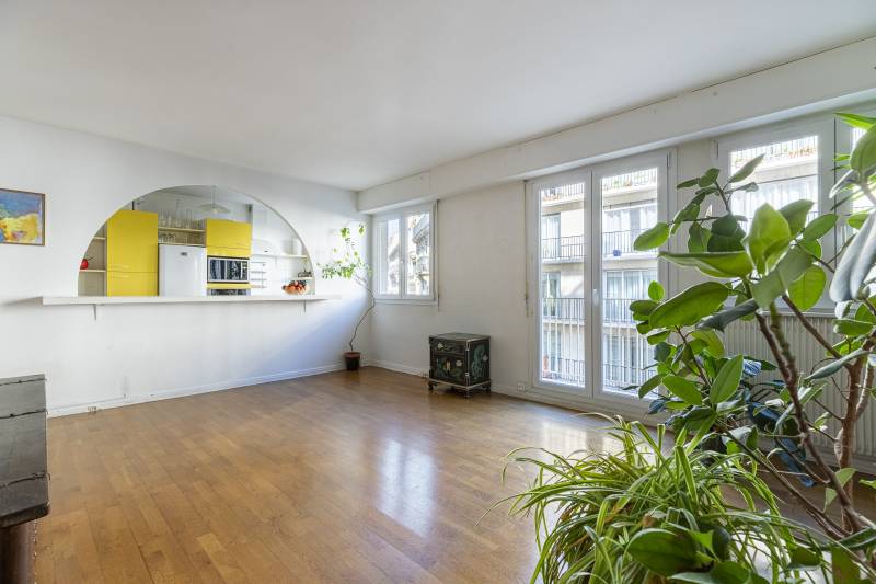 Appartement 3 pièces de 69m² avec 2 chambres situé en étage avec ascenseur - Paris 6ème : rue d'Assas - proche du Jardin du Luxembourg  