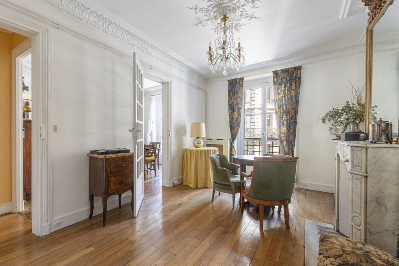 Salon de l'appartement à Paris 6ème