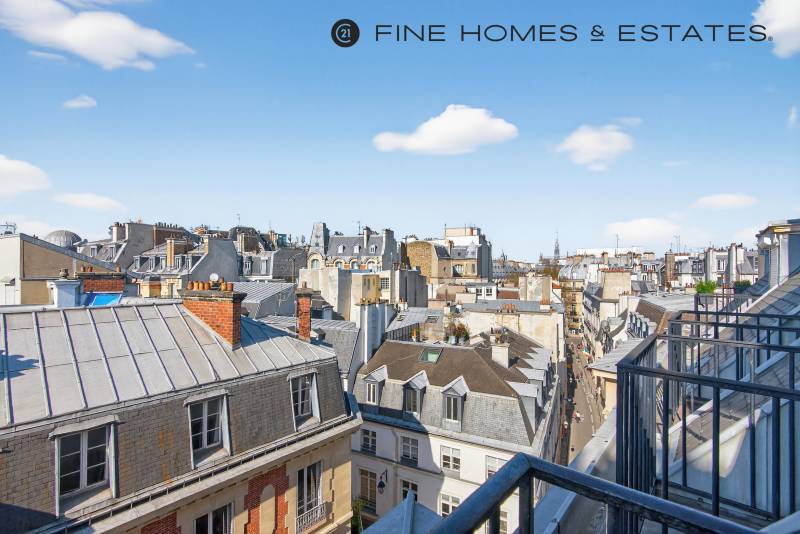 Appartement 3 pièces au calme avec balcons et vue dégagée situé au 5ème étage avec ascenseur : Paris 6ème : Boulevard Saint-Germain - métro Odéon  