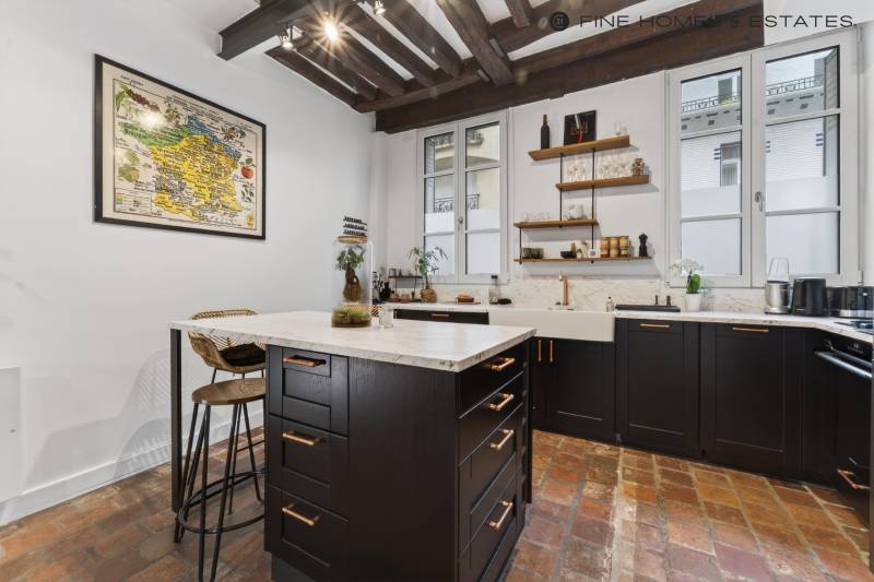 Appartement 2 pièces en duplex situé dans un immeuble ancien : Paris 6ème : rue Vavin - quartier Notre-Dame des Champs  