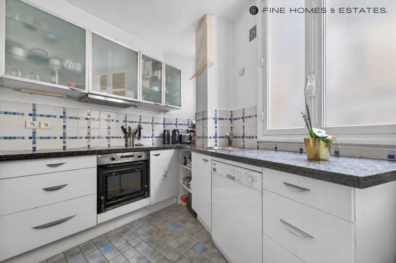Appartement 4 pièces de 88 m² au 5ème étage avec vue dégagée - Paris 15ème : Avenue de Ségur - UNESCO  