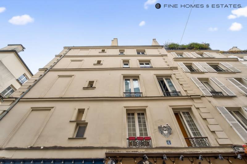 Studio de 23,42 m² situé au 3ème étage par escalier d'un immeuble ancien - Paris 6ème : rue Princesse - rue Guisarde - Marché Saint-Germain  