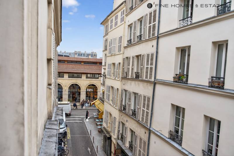 Studio de 23,42 m² situé au 3ème étage par escalier d'un immeuble ancien - Paris 6ème : rue Princesse - rue Guisarde - Marché Saint-Germain  