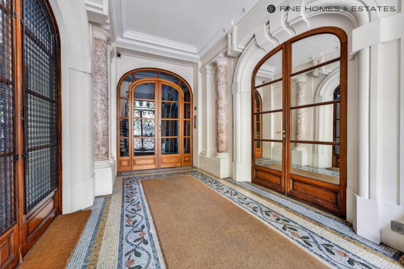 Appartement familial de 158m² avec 4 chambres - entièrement à rénover - Paris 6ème : Boulevard Raspail - métro Notre-Dame des Champs  