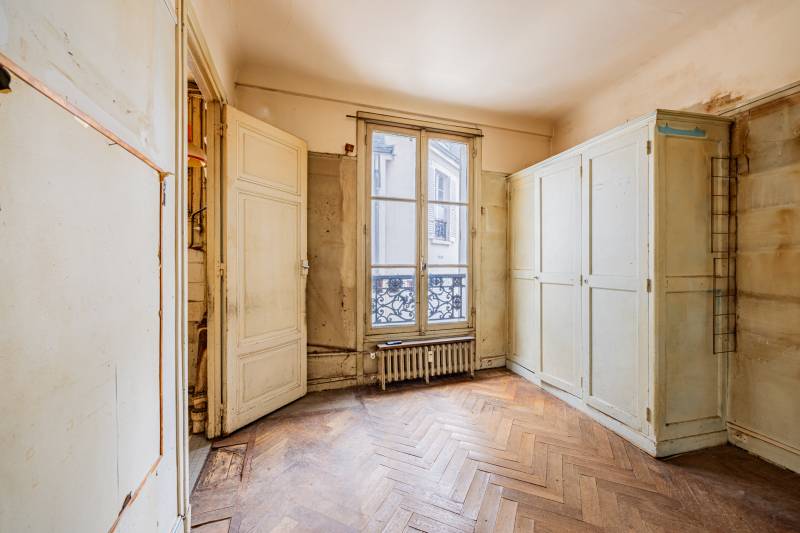 Appartement 2 pièces de 33m² à rénover situé en étage élevé avec ascenseur - Paris 6ème : rue du Montparnasse | école Stanislas  