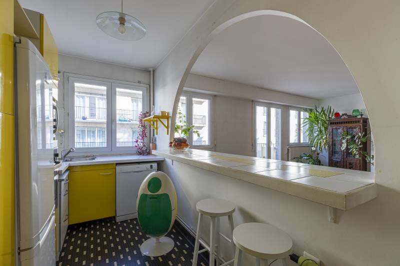 Appartement 3 pièces de 69m² avec 2 chambres situé en étage avec ascenseur - Paris 6ème : rue d'Assas - proche du Jardin du Luxembourg  