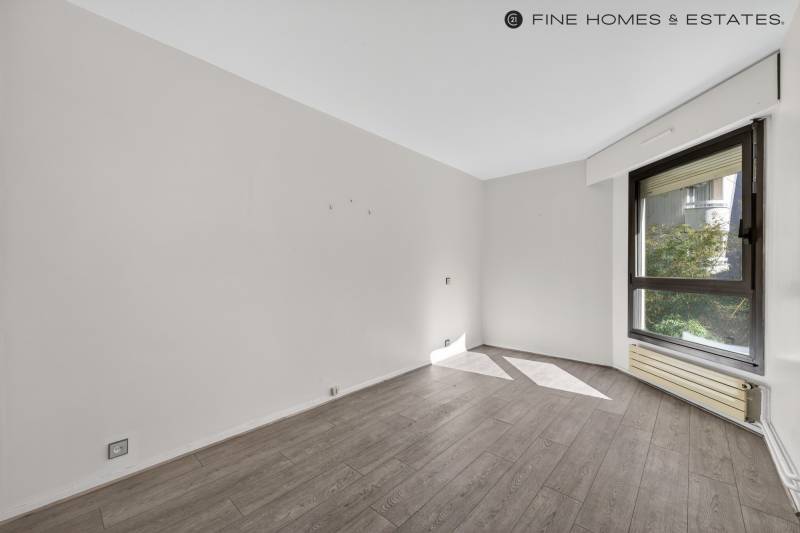 Appartement 2 pièces de 55 m² avec terrasse au sein d'un immeuble semi-récent - Paris 6ème : rue Notre-Dame des Champs  