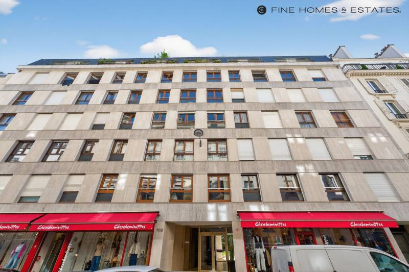 Appartement 2/3 pièces de 43 m² situé au 2ème étage avec ascenseur d'un immeuble semi-récent - Paris 6ème : rue du Cherche-Midi  