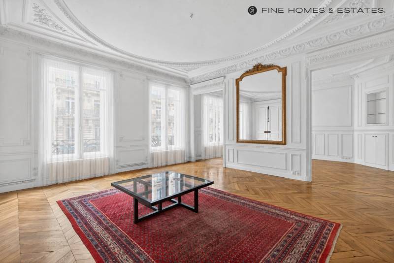 Appartement familial en bon état avec cinq chambres situé dans un immeuble ancien de bon standing - Paris 6ème  