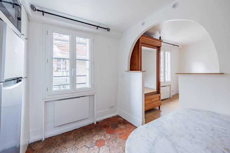 Charmant studio de 20m² situé au 4ème étage par escalier - Paris 6ème : rue du Cherche-Midi | métro Sèvres-Babylone  