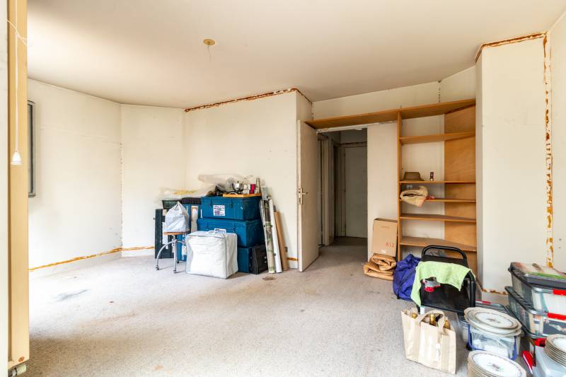Appartement 2 pièces à rénover avec une place de parking - Paris 14ème - proche 6ème : rue Larochelle | quartier Montparnasse  