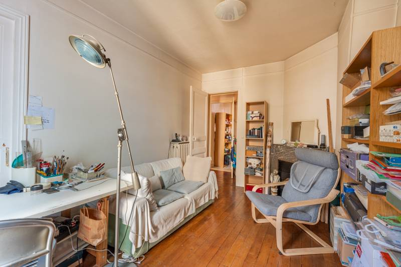 Appartement 2 pièces à rénover situé au 4ème étage avec ascenseur - Paris 7ème : rue de la Comète | quartier Gros Caillou | métro La Tour Maubourg  
