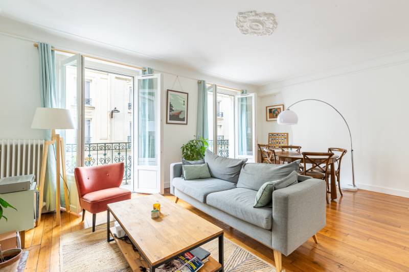 Appartement 3 pièces de 65m² avec 2 chambres et balcon situé au 2ème étage par escalier - Paris 14ème rue Boyer-Barret - métro Pernety  