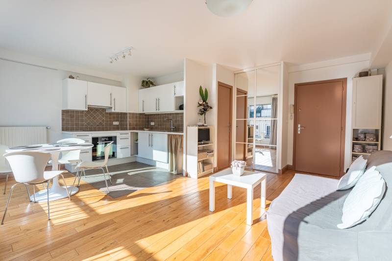 Studio calme et lumineux de 32m² avec terrasse situé au 5ème étage avec ascenseur - Paris 6ème : rue Notre-Dame des Champs | Jardin du Luxembourg  