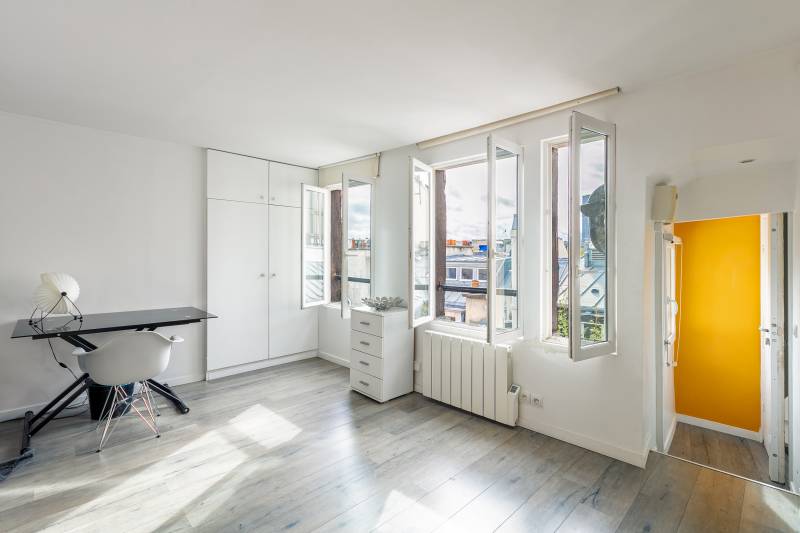 Ambiance et élégance : la signature visuelle de notre agence immobilière à Paris 6ème dans chaque annonce.