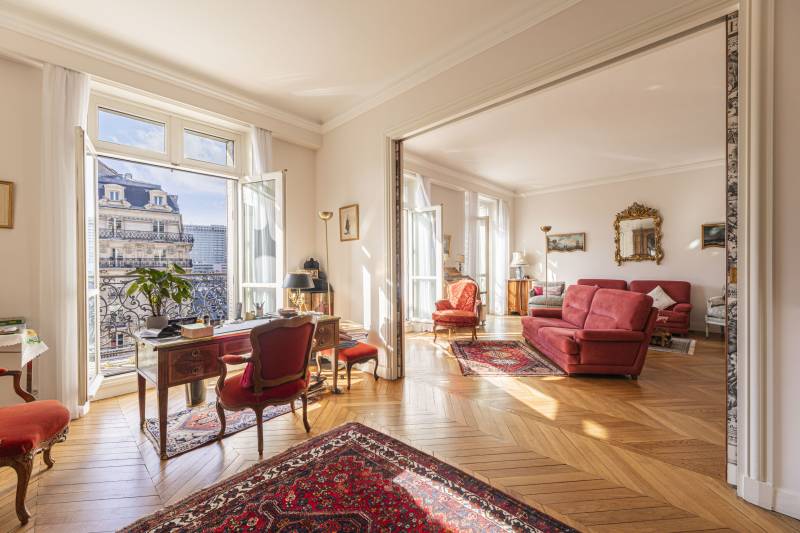 Appartement de standing à Paris 6ème dans un immeuble Haussmannien