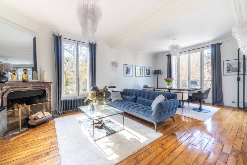 Propriété unique au cœur du Raincy : rénovation haut de gamme, volumes généreux, dépendance indépendante et superbe jardin paysager.