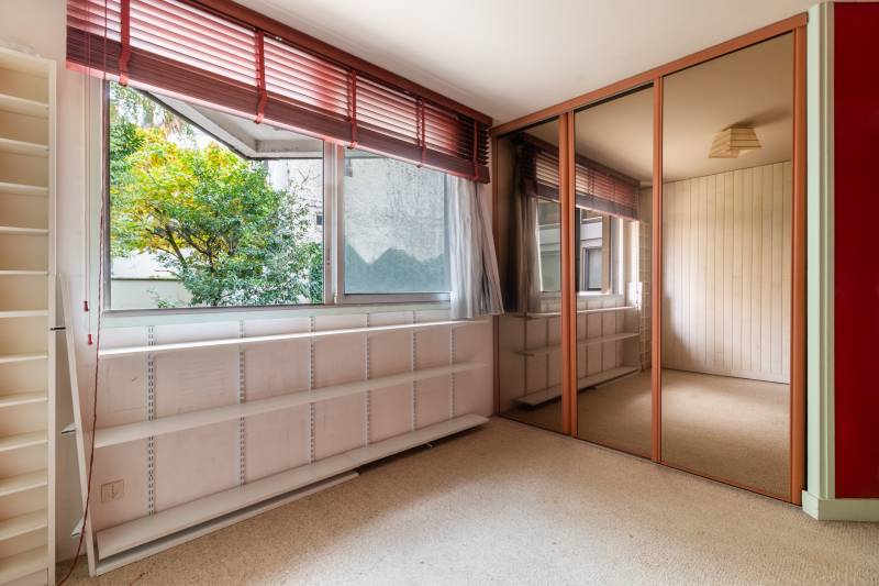 Appartement 2 pièces à rénover avec une place de parking - Paris 14ème - proche 6ème : rue Larochelle | quartier Montparnasse  