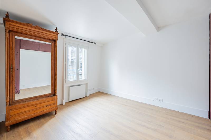 Charmant studio de 20m² situé au 4ème étage par escalier - Paris 6ème : rue du Cherche-Midi | métro Sèvres-Babylone  