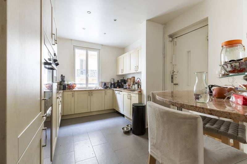 Appartement familial à rénover de 145m² avec 3 à 4 chambres : Paris 6ème : Notre-Dame des Champs | Port-Royal  