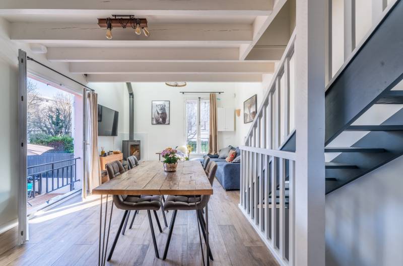 Maison non mitoyenne sur un terrain avec une terrasse - RUEIL MALMAISON - 92  