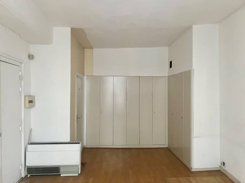 Studio entièrement à rénover dans un immeuble bientôt ravalé - Paris 6ème : rue de Tournon | Sénat - Saint-Sulpice  