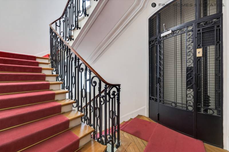 Appartement familial de 158m² avec 4 chambres - entièrement à rénover - Paris 6ème : Boulevard Raspail - métro Notre-Dame des Champs  
