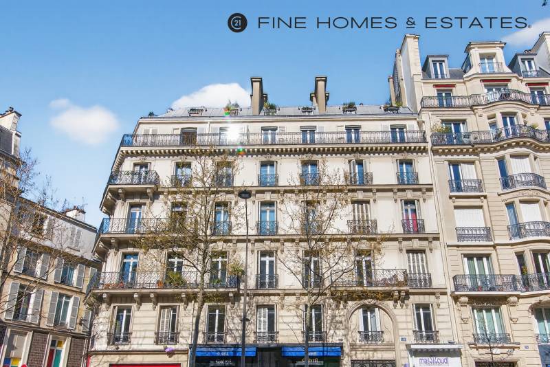 Appartement 3 pièces au calme avec balcons et vue dégagée situé au 5ème étage avec ascenseur : Paris 6ème : Boulevard Saint-Germain - métro Odéon  