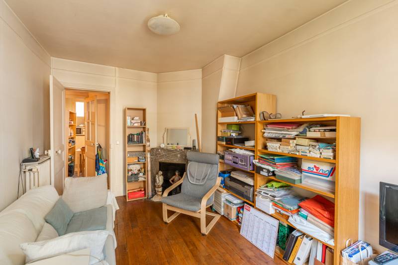 Appartement 2 pièces à rénover situé au 4ème étage avec ascenseur - Paris 7ème : rue de la Comète | quartier Gros Caillou | métro La Tour Maubourg  