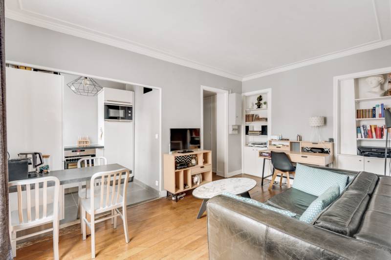Appartement 2 pièces situé au 2ème étage au calme sur cour avec vue dégagée - Paris 15ème : rue Frémicourt | quartier Grenelle  